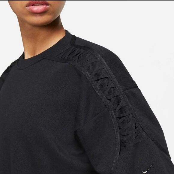 Nike Nwt black Therma Crew Cropped Sweatshirt size small - Picture 2 of 9